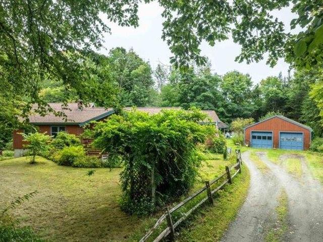 house with 3 bedroom, Springfield VT ES105587589