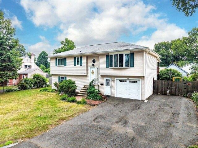 house with 3 bedroom, Springfield MA ES104539079