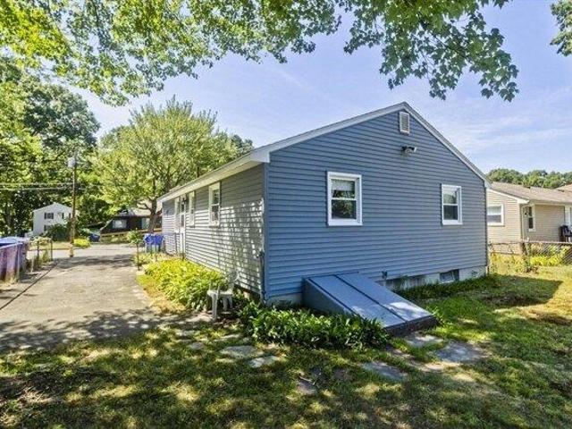 house with 3 bedroom, Springfield MA ES104609261