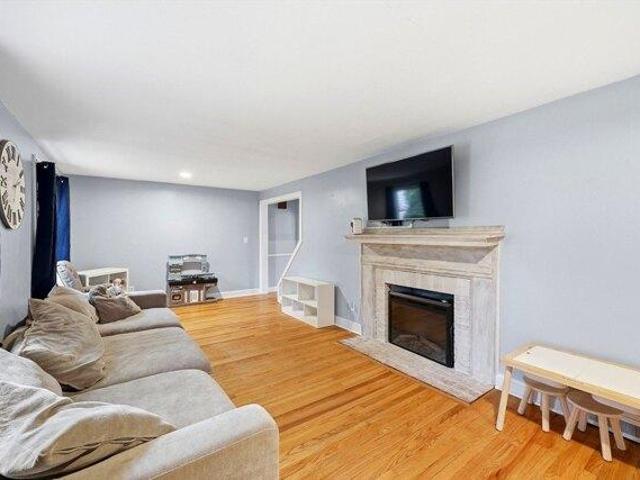 house with 3 bedroom, Springfield MA ES105257952
