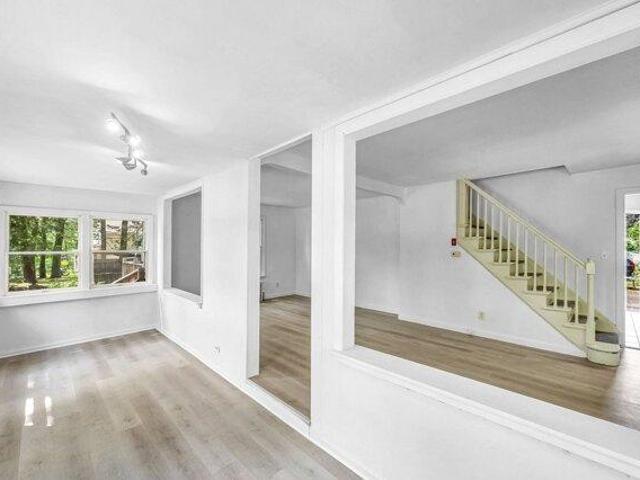 house with 3 bedroom, Springfield MA ES105364538
