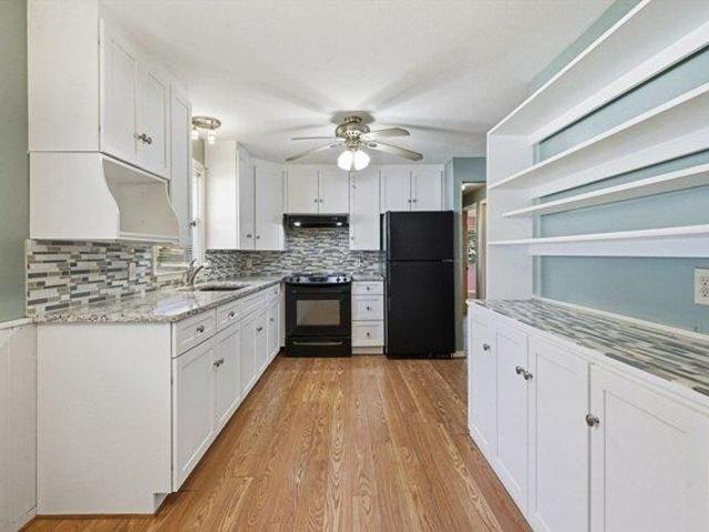 house with 3 bedroom, Springfield MA ES105317480