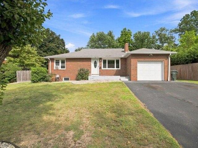 house with 3 bedroom, Springfield MA ES105317838