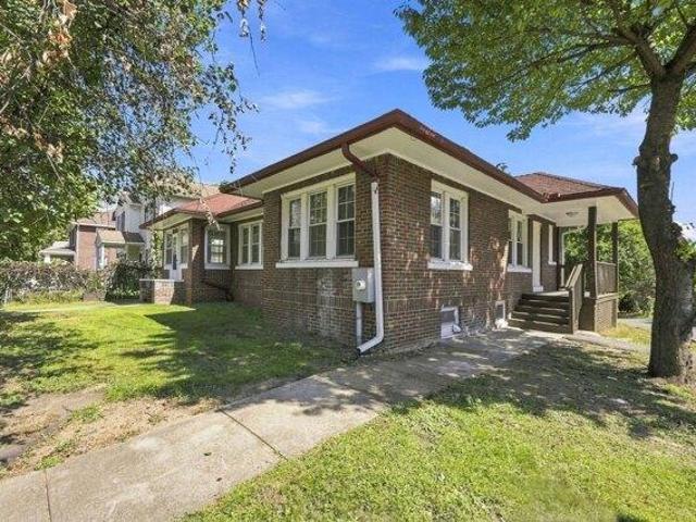 house with 3 bedroom, Springfield MA ES105441110