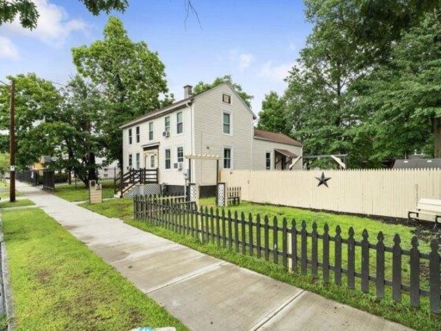 house with 3 bedroom, Springfield MA ES105401288