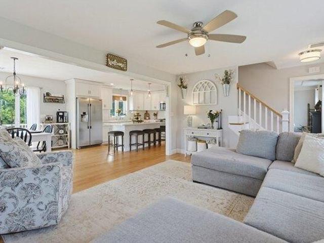 house with 3 bedroom, Swansea MA ES105513814