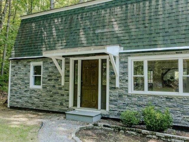 house with 3 bedroom, Swanzey NH ES105533814