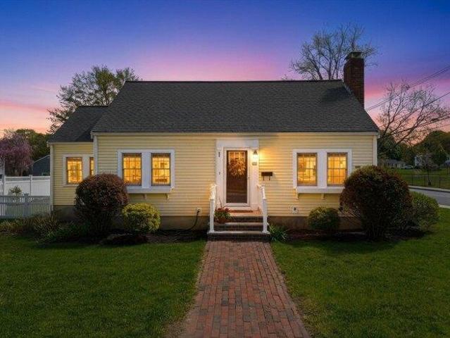 house with 3 bedroom, Stoneham MA ES103439008