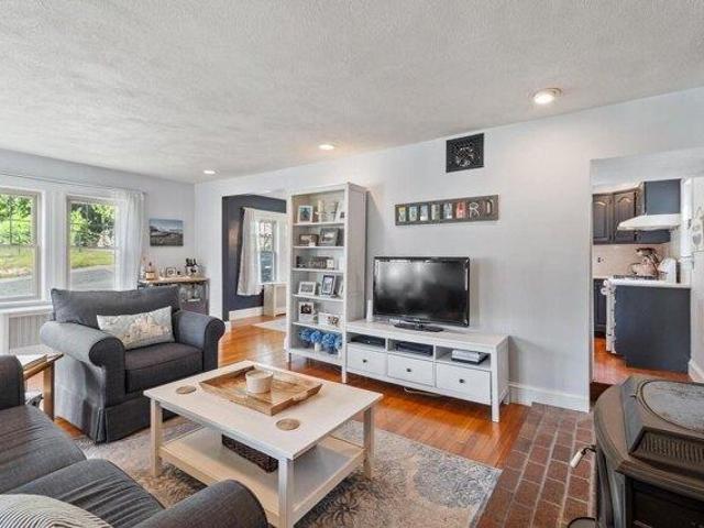 house with 3 bedroom, Stoneham MA ES105514445