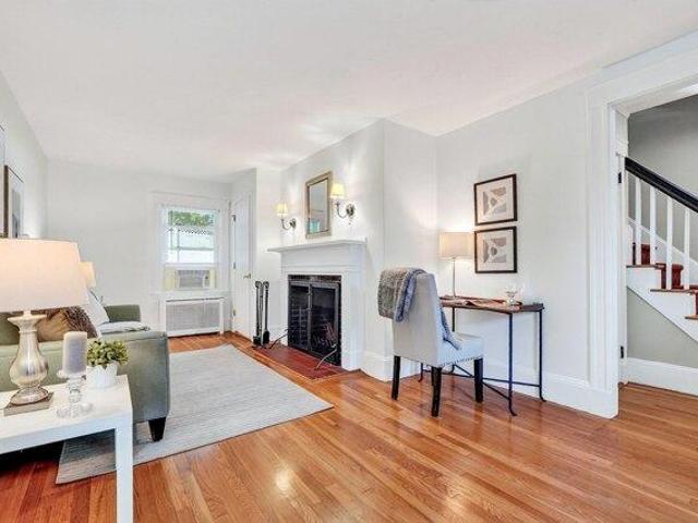 house with 3 bedroom, Stoneham MA ES105516579