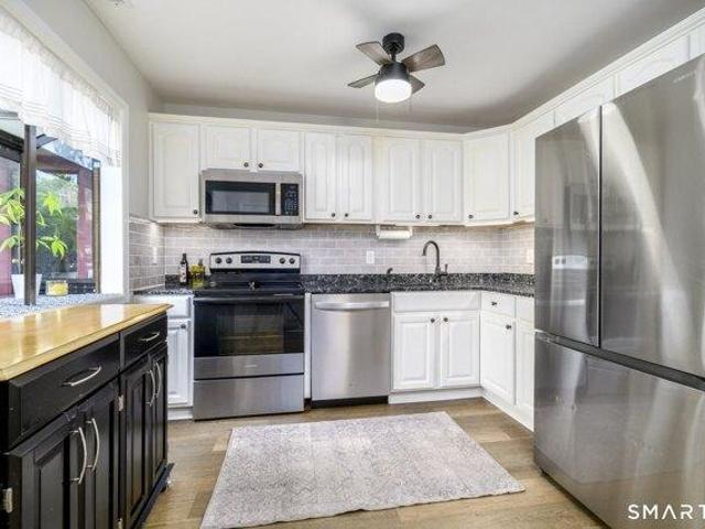 house with 3 bedroom, Stamford CT ES104852160