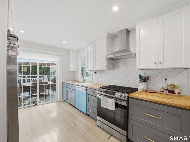 house with 3 bedroom, Stamford CT ES105438131