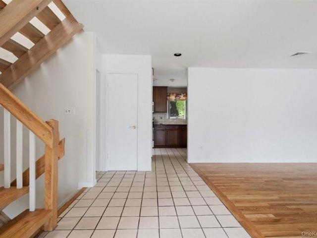 house with 3 bedroom, Suffern NY ES105289076