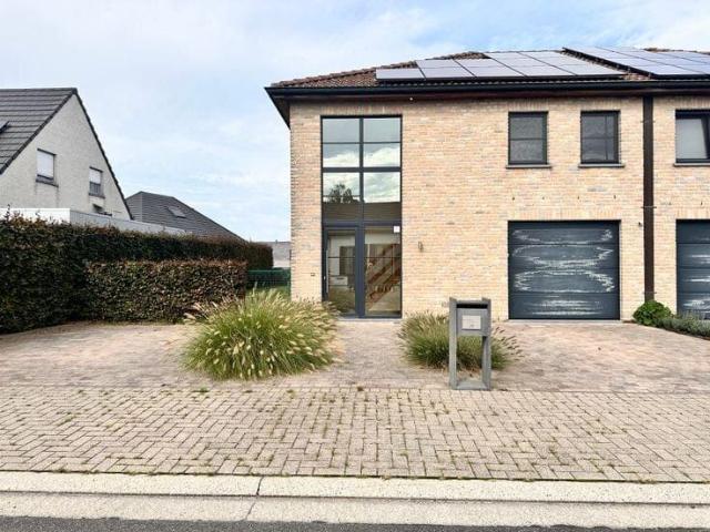 House with 3 rooms, garden and garage in Roeselare