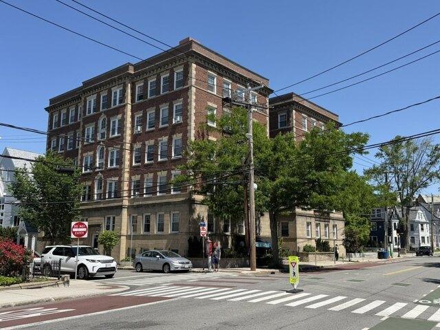 house with 49 bedroom, Somerville MA ES105575129