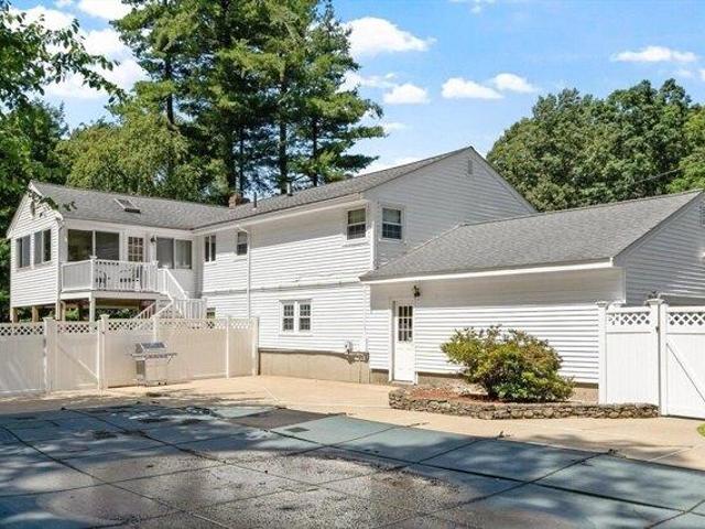 house with 4 bedroom, Tewksbury MA ES105533127
