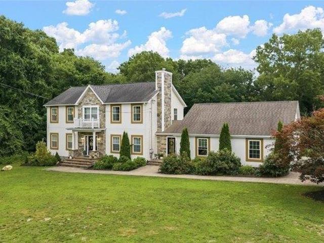 house with 4 bedroom, Tiverton RI ES105495217