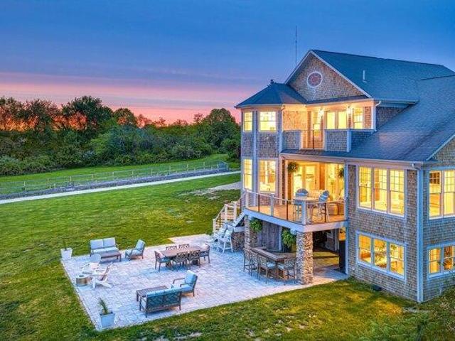 house with 4 bedroom, Tiverton RI ES105549368