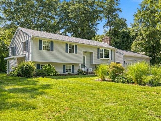 house with 4 bedroom, Tiverton RI ES105575983