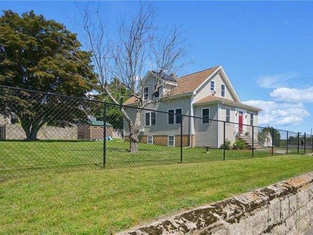 house with 4 bedroom, Tiverton RI ES105514601