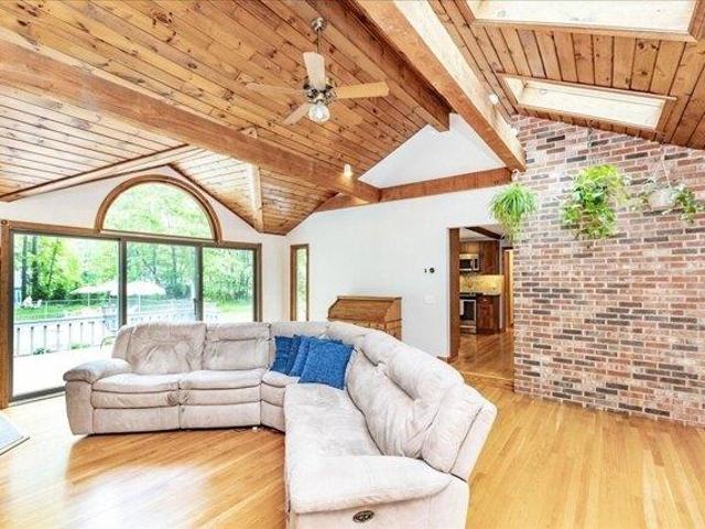 house with 4 bedroom, Townsend MA ES104189394