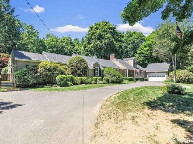 house with 4 bedroom, Trumbull CT ES105496952