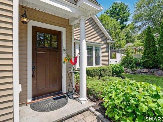 house with 4 bedroom, Trumbull CT ES105426658