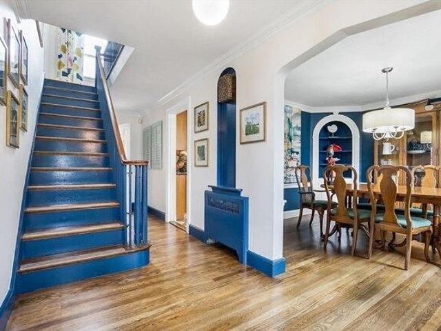 house with 4 bedroom, Waltham MA ES105352811