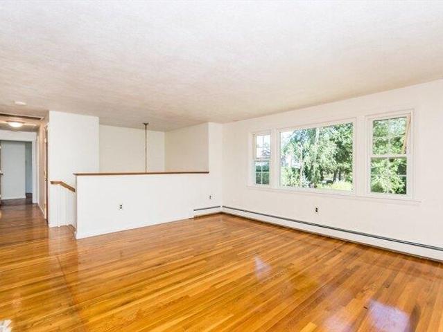 house with 4 bedroom, Waltham MA ES105494488