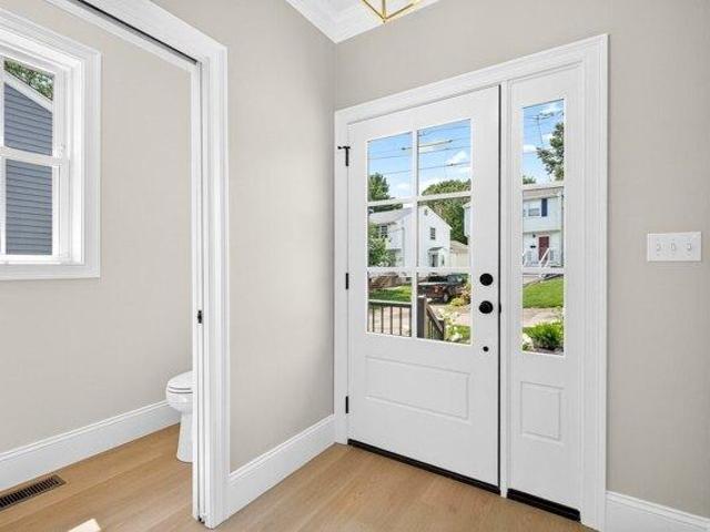 house with 4 bedroom, Waltham MA ES105497918