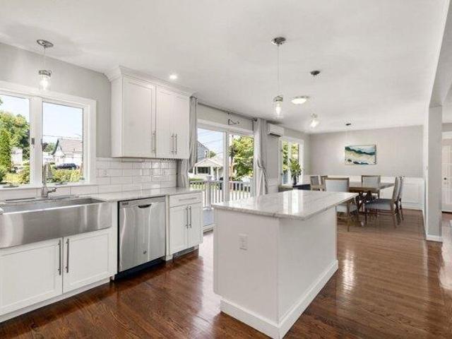 house with 4 bedroom, Waltham MA ES105515339