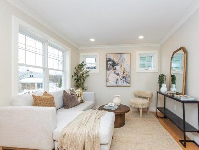 house with 4 bedroom, Waltham MA ES105536308