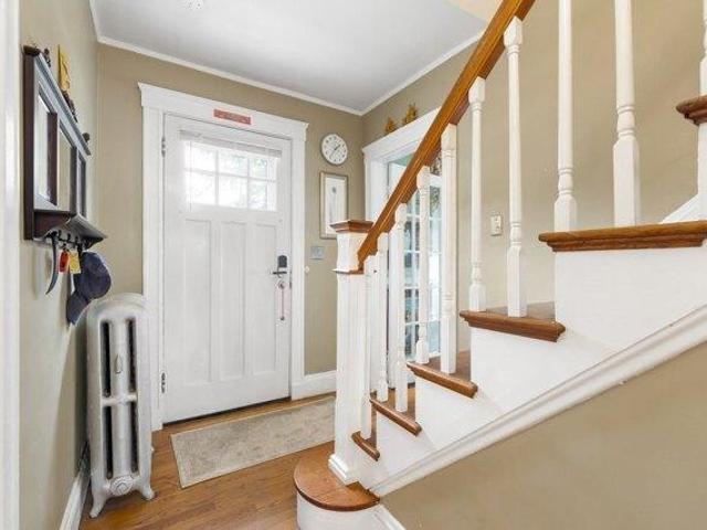 house with 4 bedroom, Waltham MA ES105614808