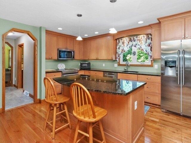 house with 4 bedroom, Waltham MA ES105611152