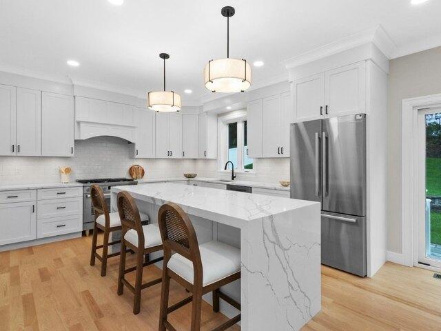 house with 4 bedroom, Waltham MA ES105630189
