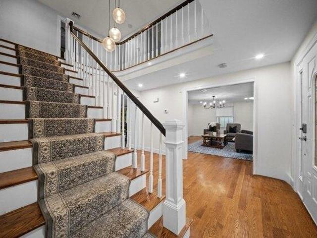 house with 4 bedroom, Waltham MA ES105630765