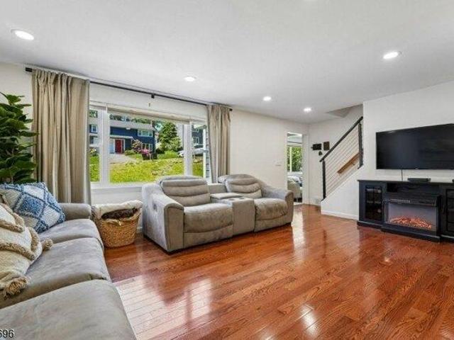 house with 4 bedroom, Waldwick NJ ES105231385