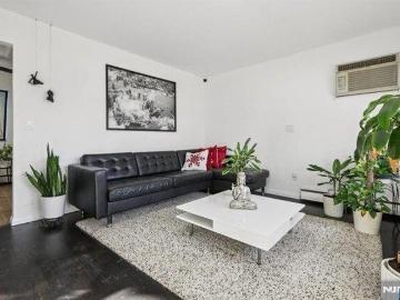 house with 4 bedroom, Wallington NJ ES103187944