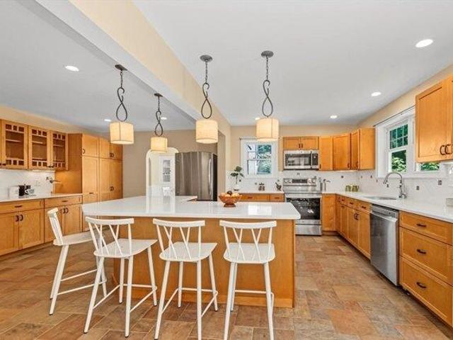 house with 4 bedroom, Walpole MA ES105384881
