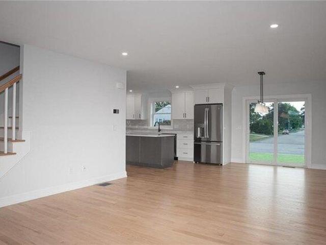 house with 4 bedroom, Warwick RI ES105476352