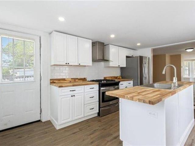 house with 4 bedroom, Warwick RI ES103442720