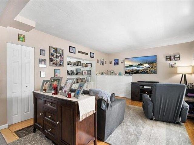 house with 4 bedroom, Warwick RI ES103493727
