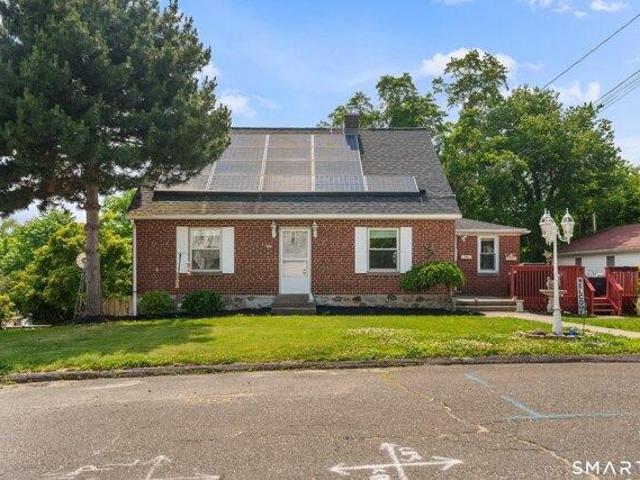 house with 4 bedroom, Waterbury CT ES104607794