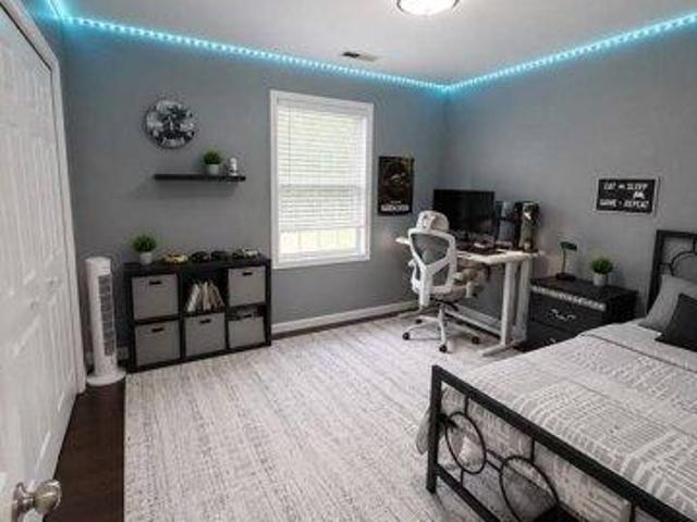 house with 4 bedroom, Waterbury CT ES104352247