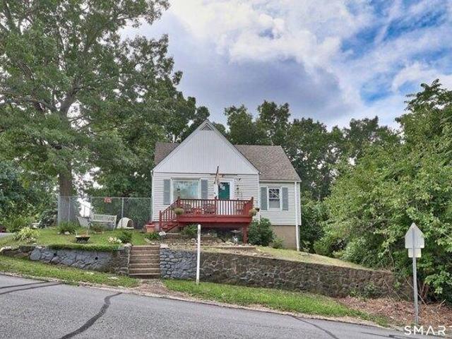 house with 4 bedroom, Waterbury CT ES105534690