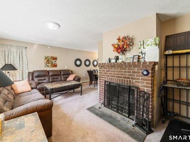 house with 4 bedroom, Waterbury CT ES105537089