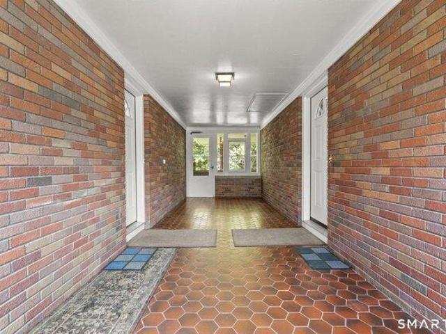 house with 4 bedroom, Waterbury CT ES105548755