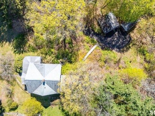 house with 4 bedroom, Waterbury CT ES105558834