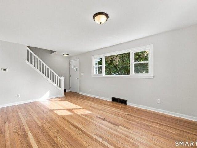 house with 4 bedroom, Waterbury CT ES105587709