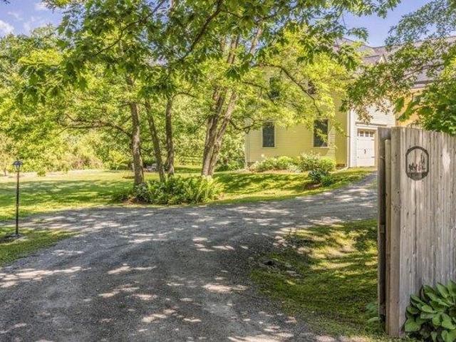house with 4 bedroom, Waterbury VT ES105418234